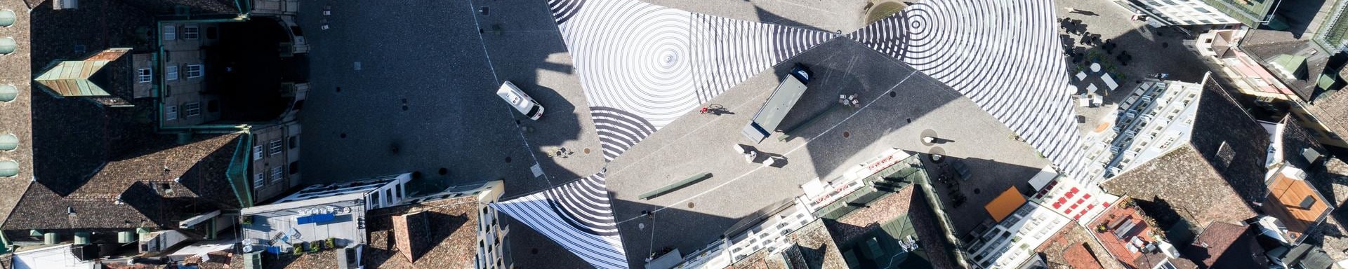 Foto einer Stadt aus der Vogelperspektive. Symbolbild für den Einsatz von Data Analytics als zentrales Element im Transaction Banking.