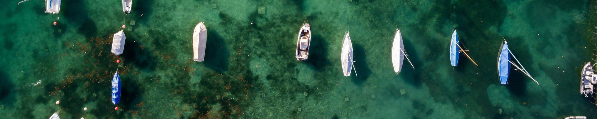 Several boats in the harbor - symbolic image for algorithms in transaction banking.