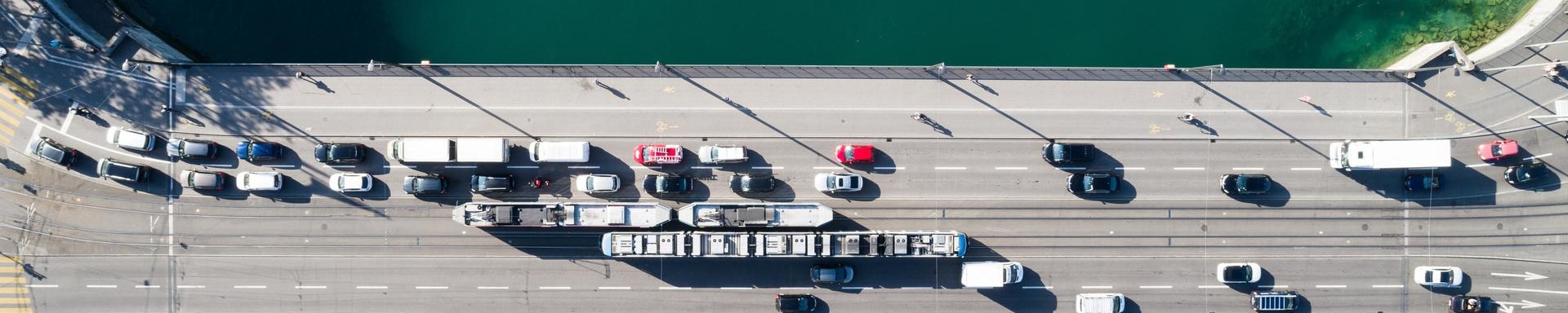 A bird's eye view of a bridge in the city of Zurich symbolizes the transformation of transaction banking with the help of data.