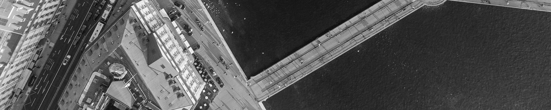 Black and white picture bird's eye view of the center of Geneva