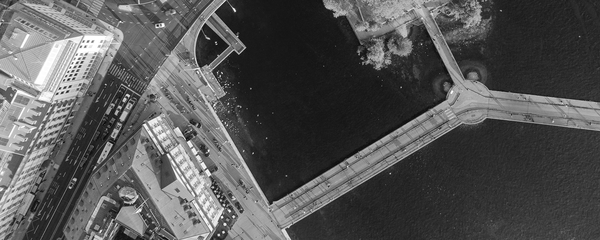 Black and white picture bird's eye view of the center of Geneva
