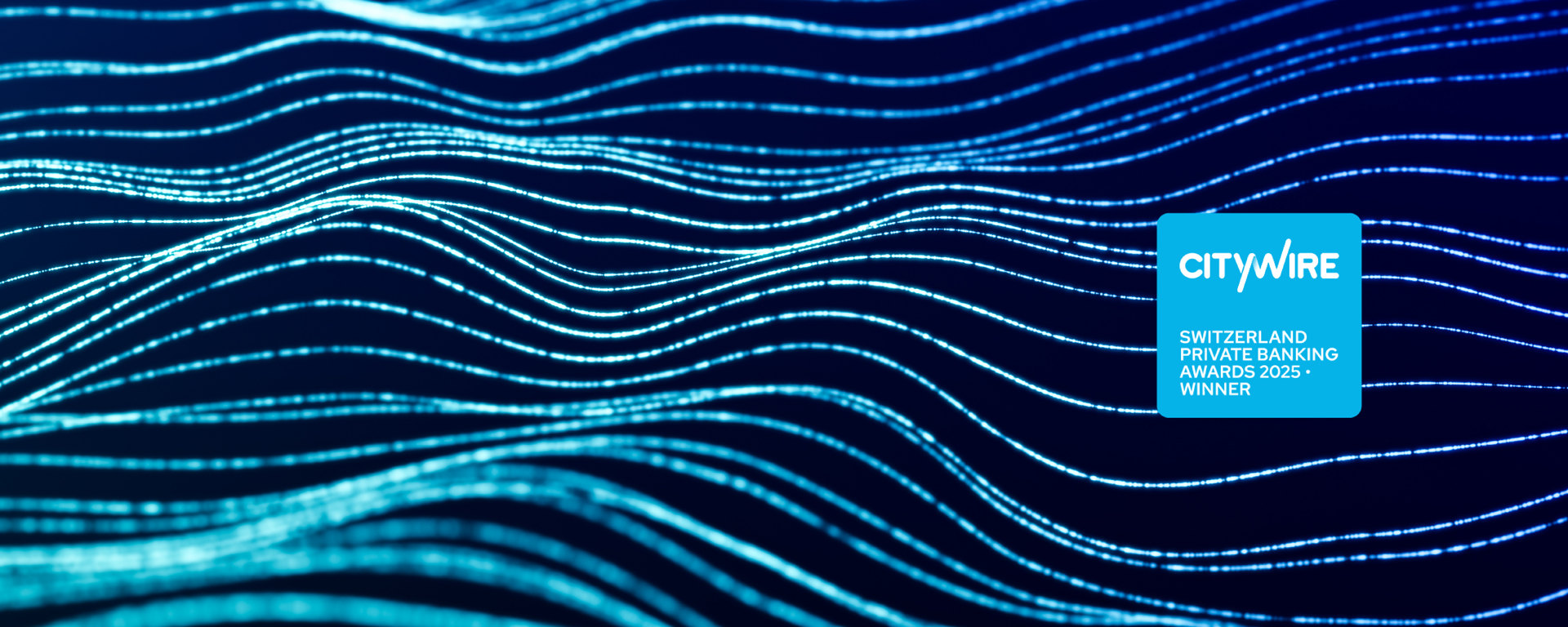 Un'immagine di sfondo con sfondo blu e linee bianche e un badge digitale di Citywire su di essa