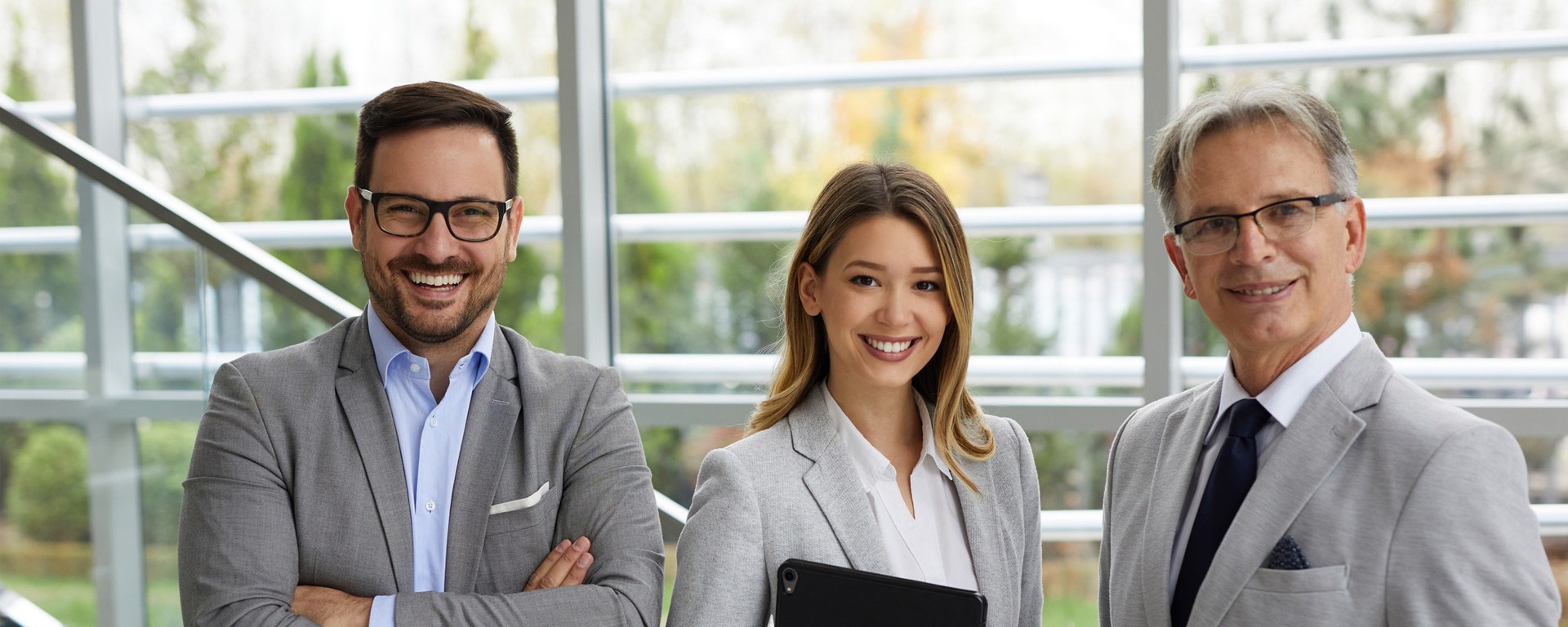 A photo of the management of a family business: Why Swiss family businesses are so successful, what this has to do with net liquidity and what you can learn from it as an entrepreneur.
