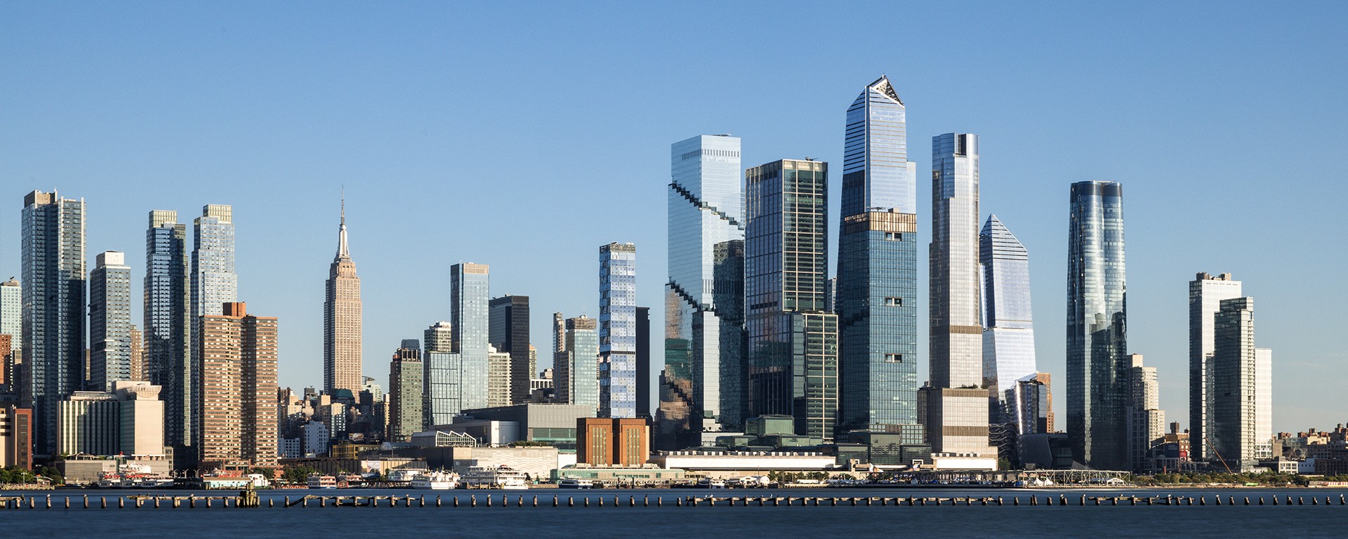 Skyline New York mit Brooklyn Bridge im Vordergrund