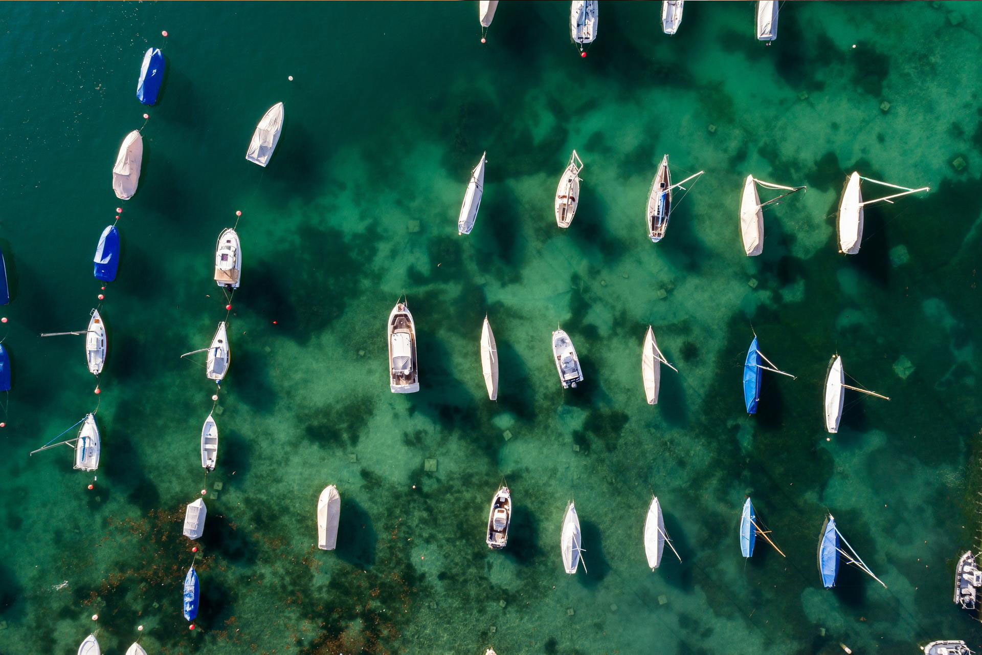 Several boats in the harbor - symbolic image for algorithms in transaction banking.
