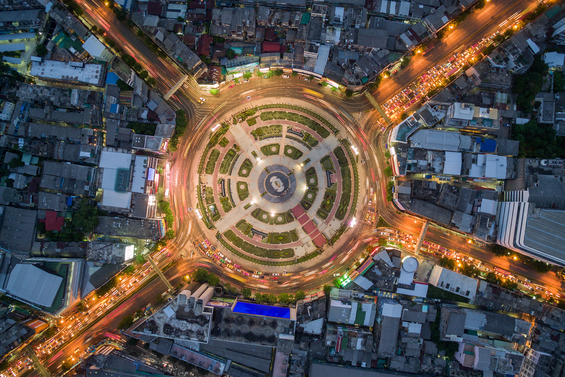 A bird's eye view of an illuminated traffic circle: Vontobel @ TradeTech 2024
