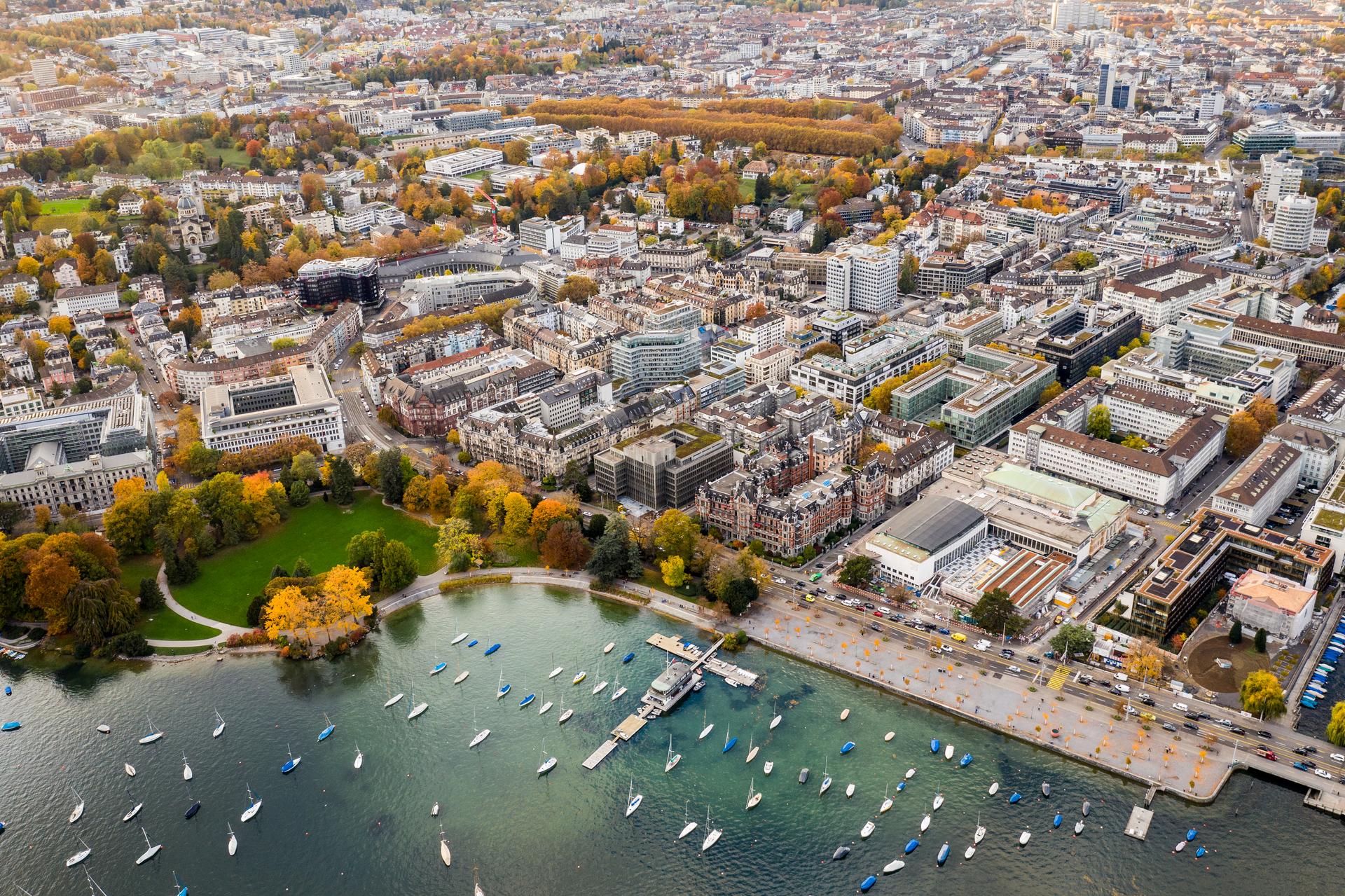 Vontobel Fund Services in Zurich - Bird's eye view of the city of Zurich, district 2
