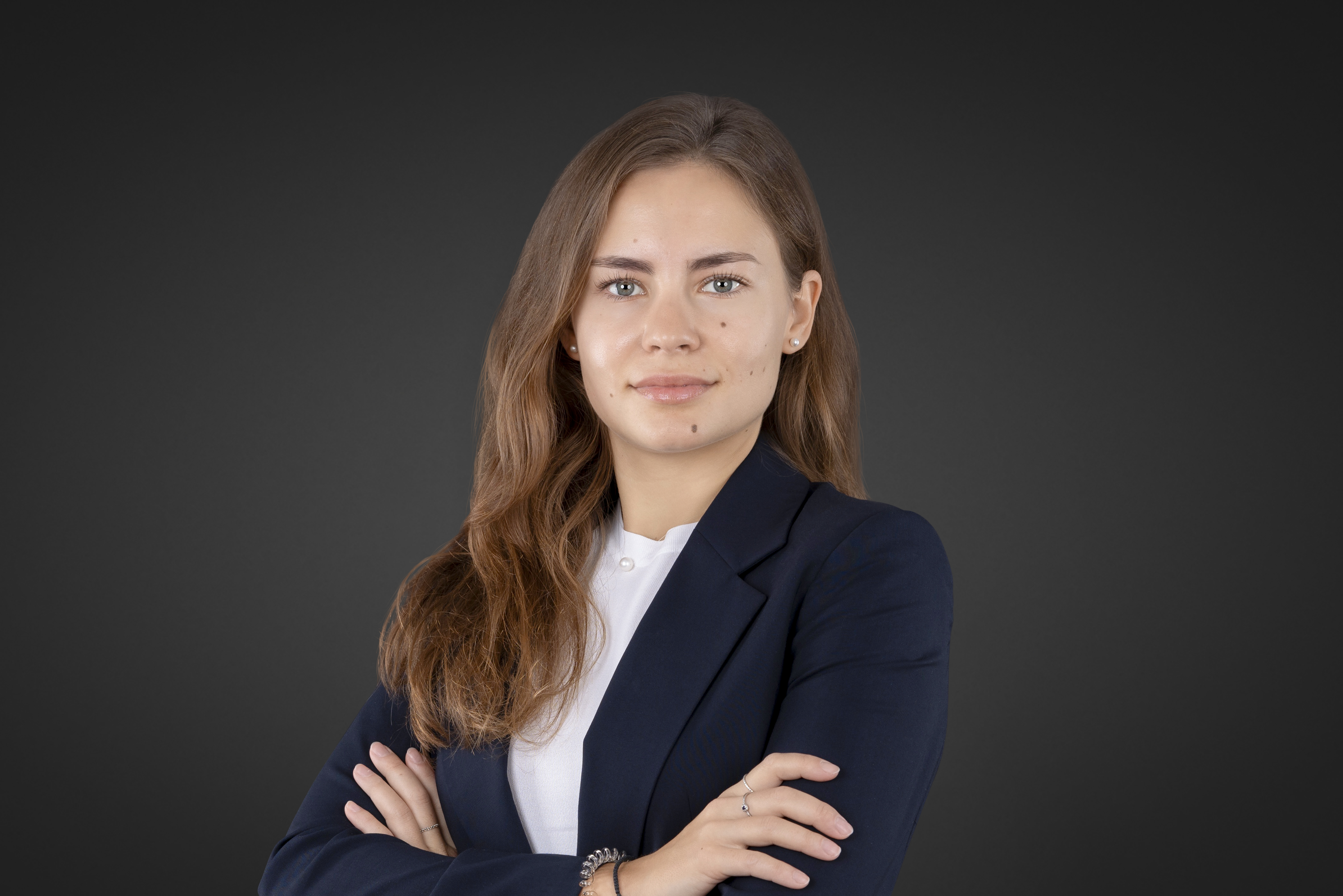 Portrait image of Arina Ceres, Relationship Manager at Vontobel