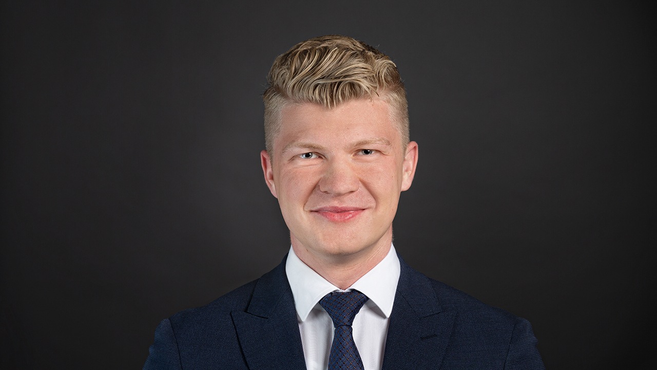 Ein Portrait von Mladen Jakovlievic