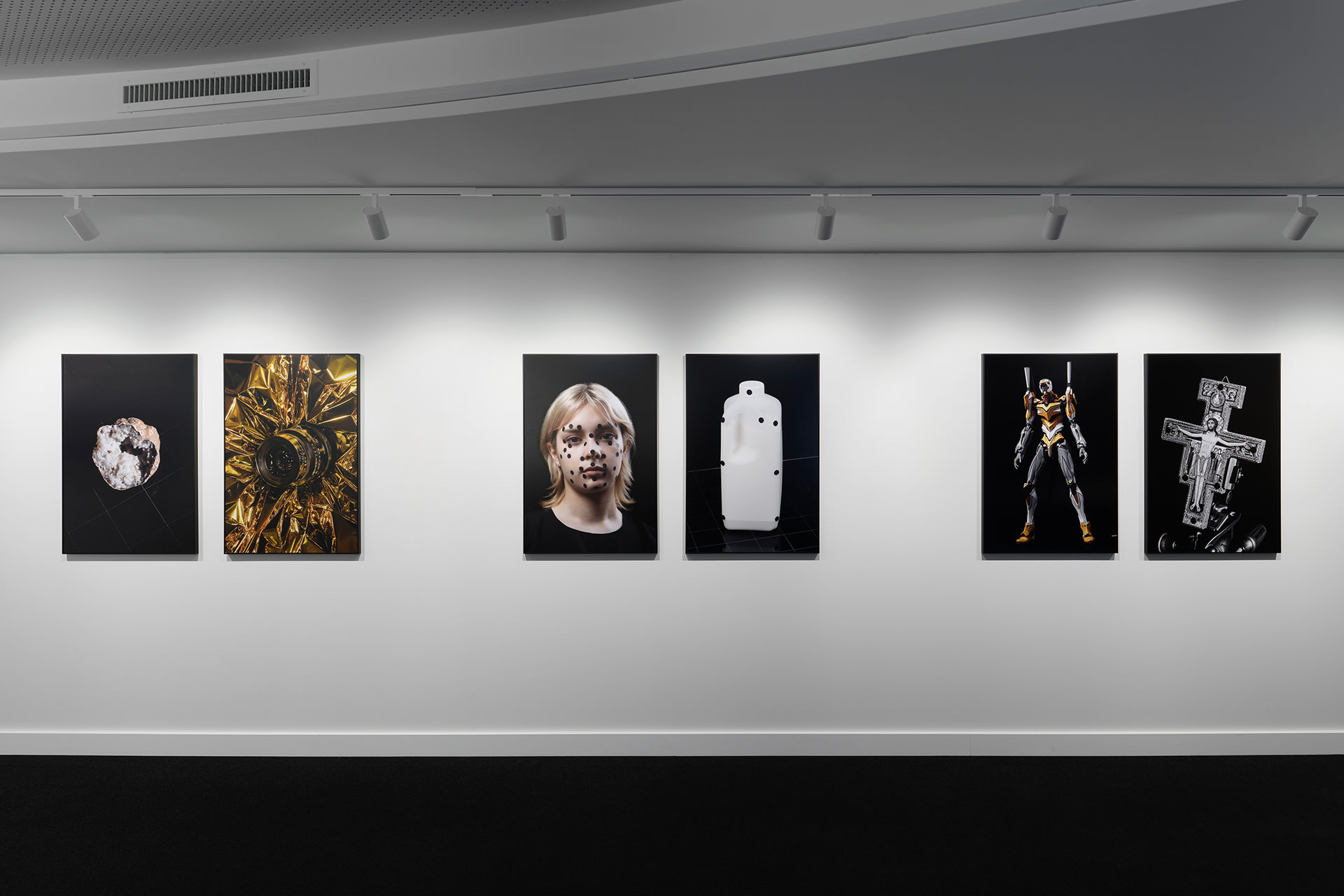 Installation view: Heatwave by Dongkyun Vak, A New Gaze 3, Art Vontobel, Zurich, 2022 / © Conradin Frei