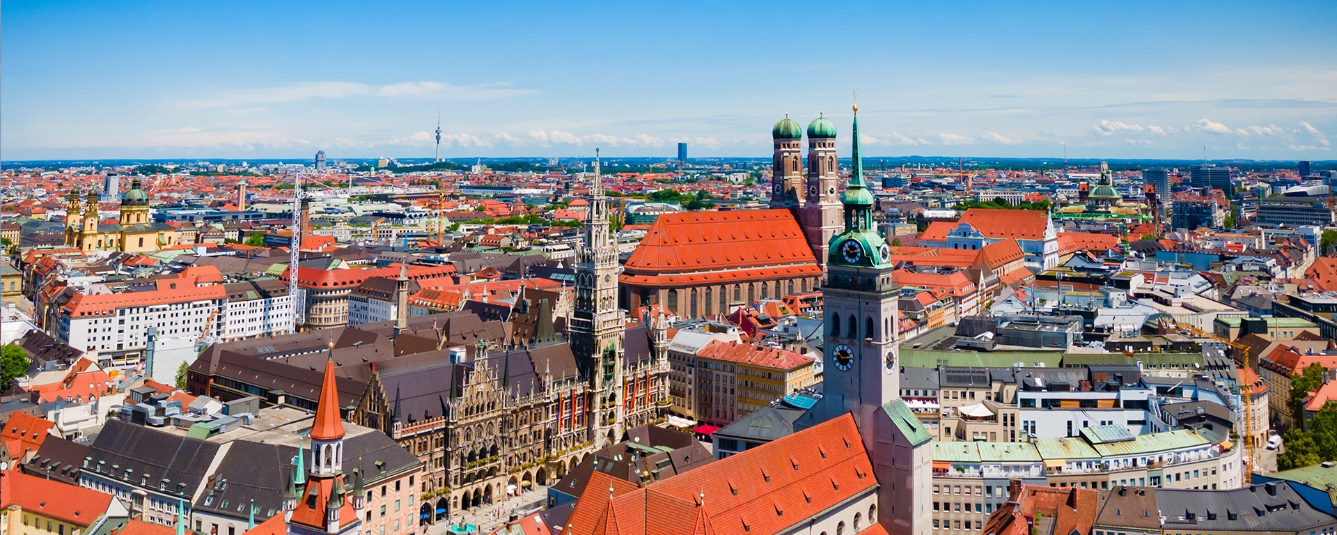 Munich's Siegestor photographed from the front