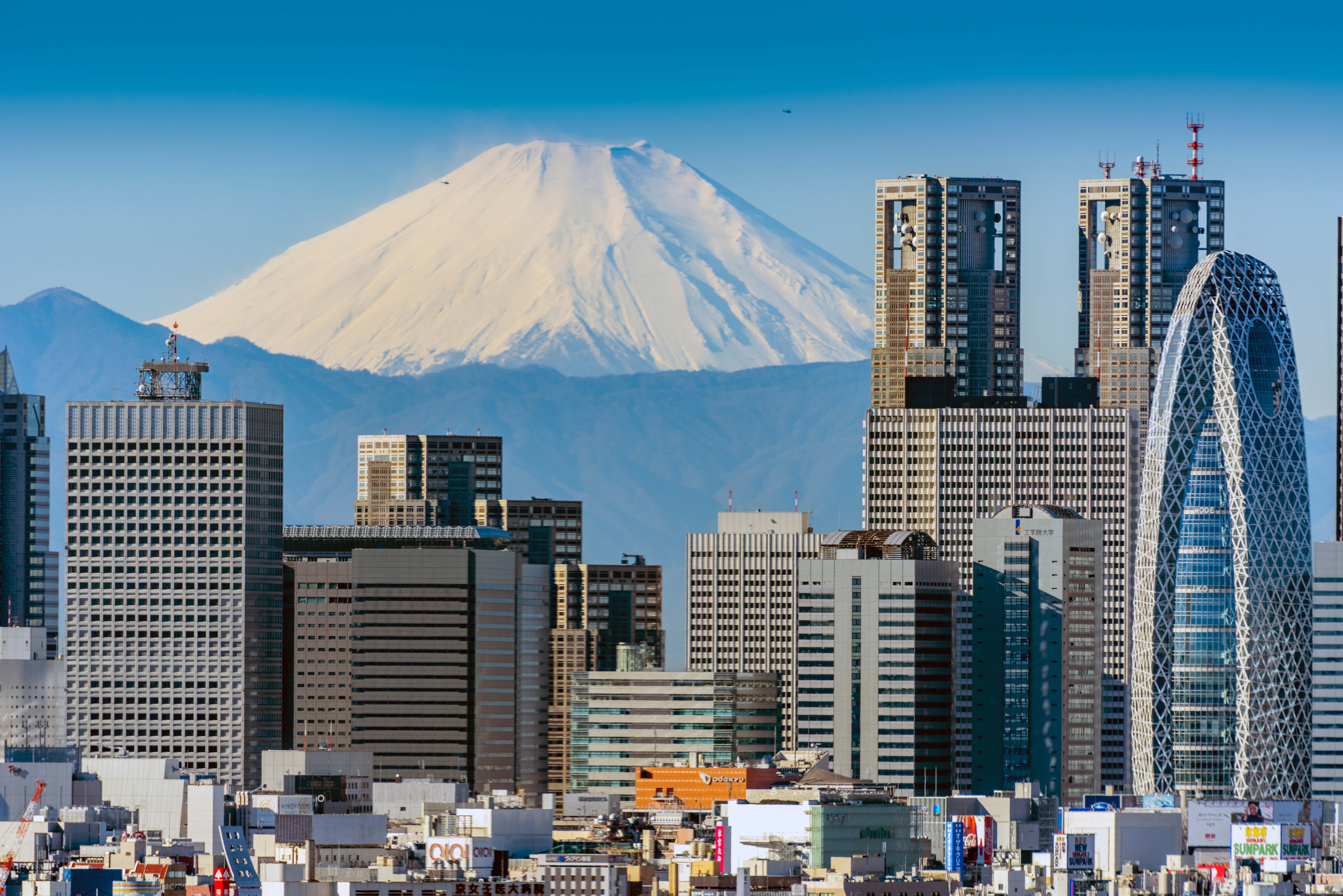 Lo skyline di Tokyo con il Monte Fuji sullo sfondo