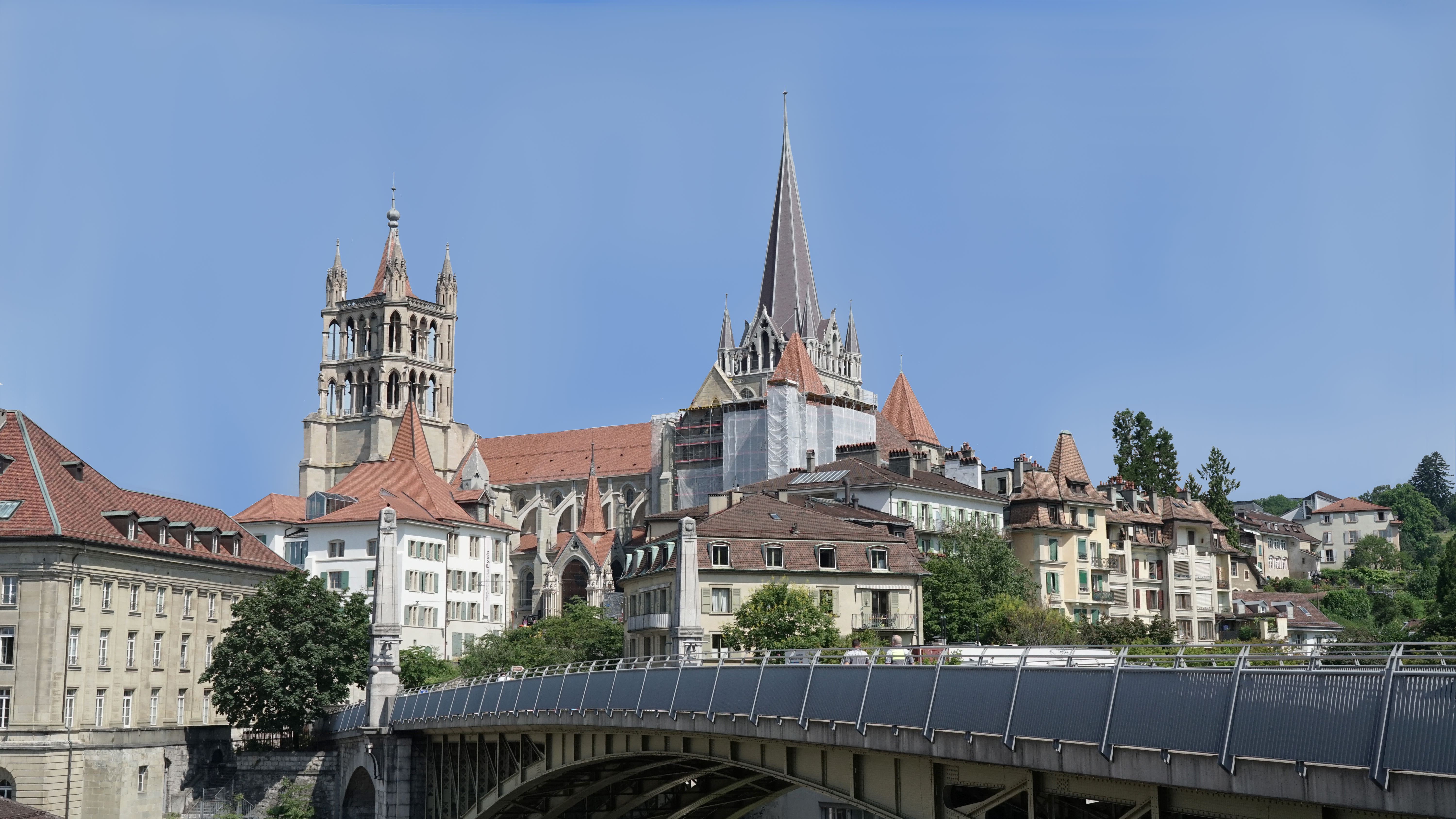 Foto su un ponte della Cattedrale di Notre-Dame a Losanna