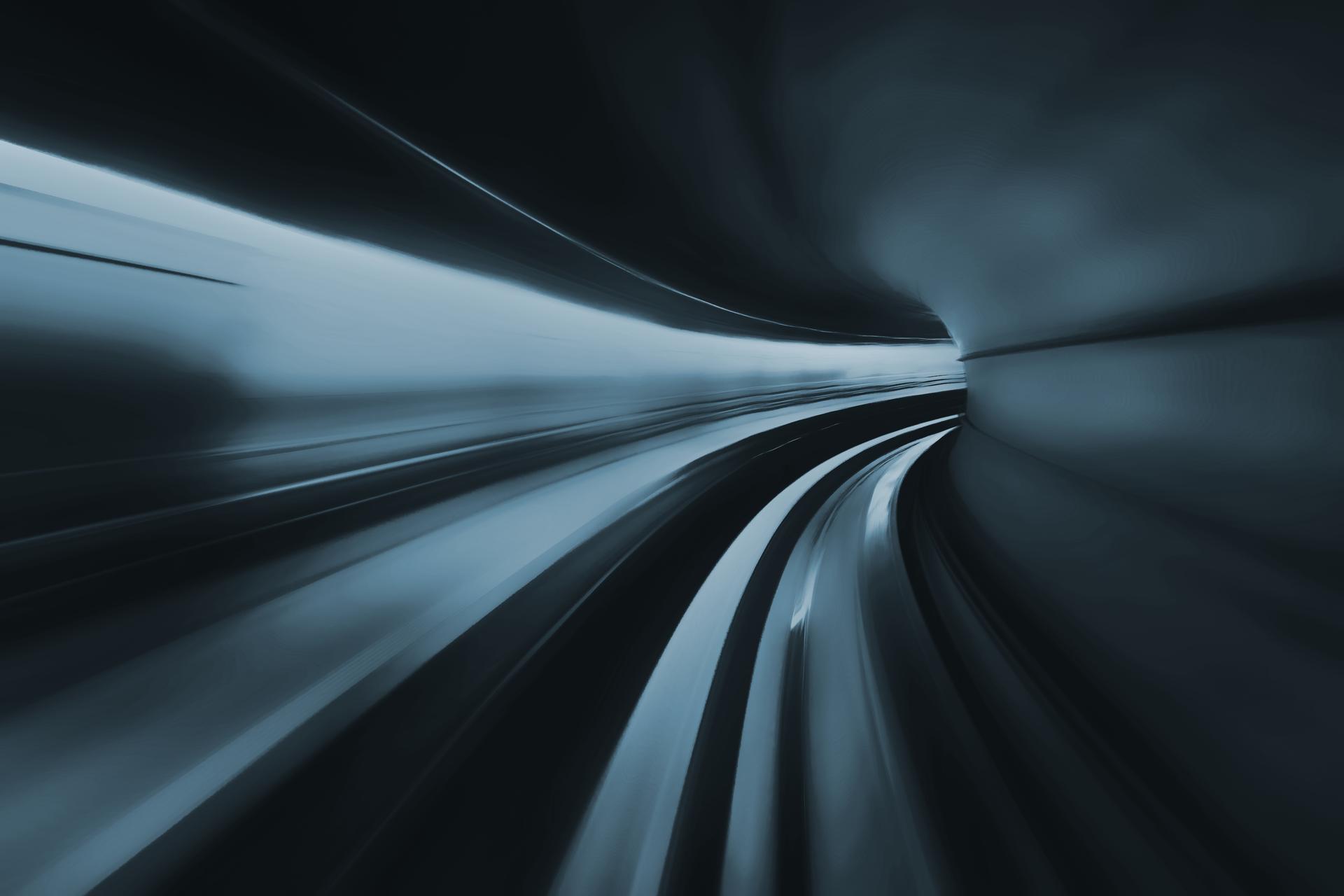 Tunnelansicht innen mit schneller Gewschwindigkeit