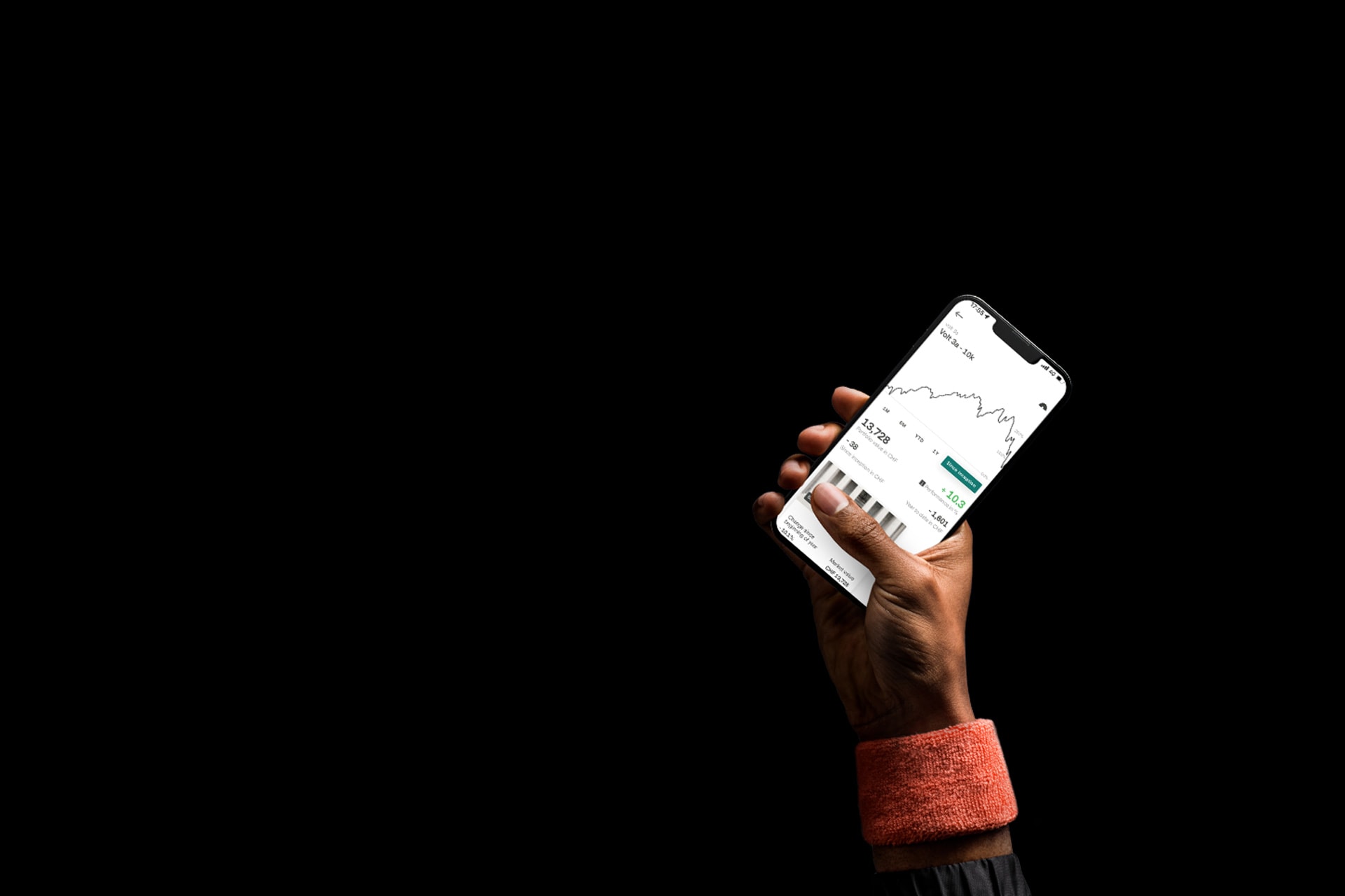 Eine Hand hält ein Smartphone, worauf die volt App geöffnet ist.