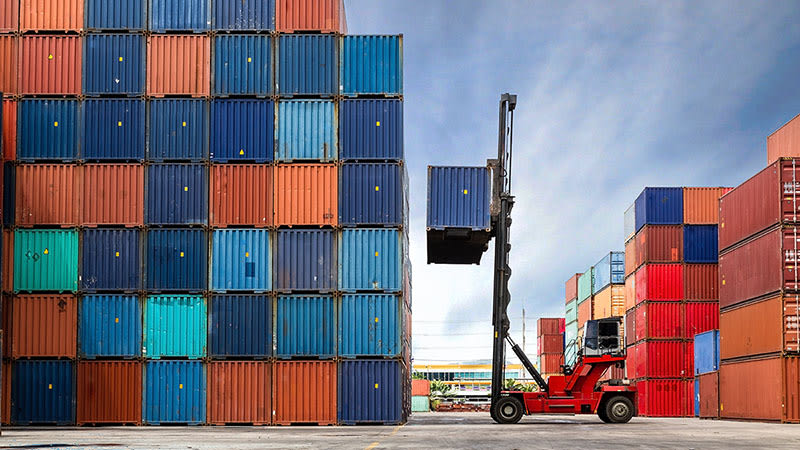 Gabelstapler l&#228;dt Container um: Experten erwarten mehr attraktive Unternehmensanleihen von bekannten Unternehmen