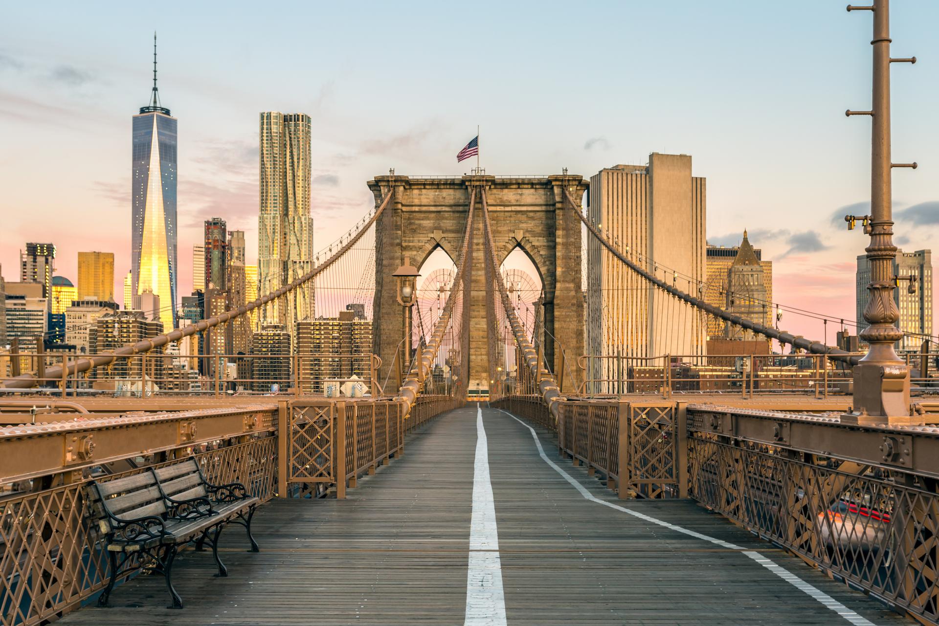 Vontobel in New York - Bridge with New York skyline in the background
