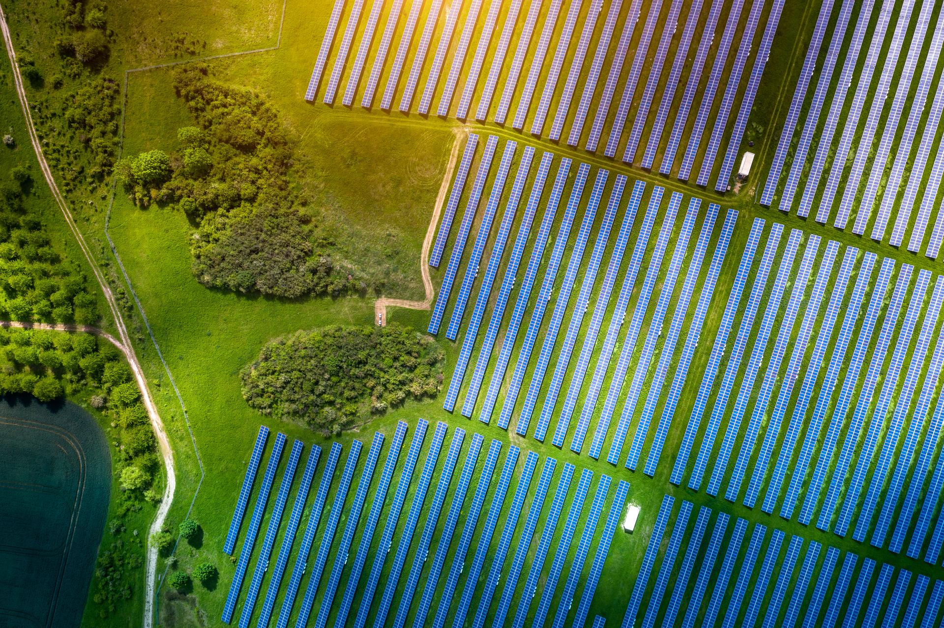 Vontobel's sustainable investment opportunities - bird's eye view from a solar installation
